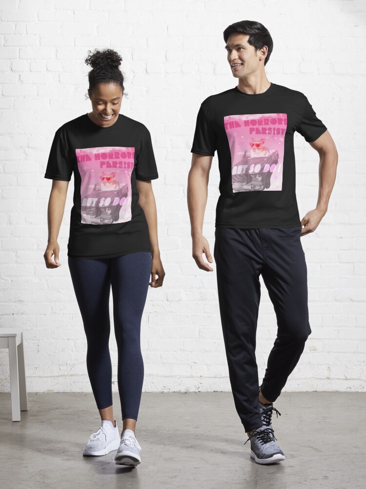 Imagen 1 de 7, Camiseta deportiva con la obra Los horrores persisten pero yo también meme hámster., diseñada y vendida por caitlinkdesigns.