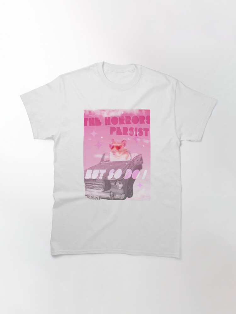 Imagen 3 de 7, Camiseta clásica con la obra Los horrores persisten pero yo también meme hámster., diseñada y vendida por caitlinkdesigns.