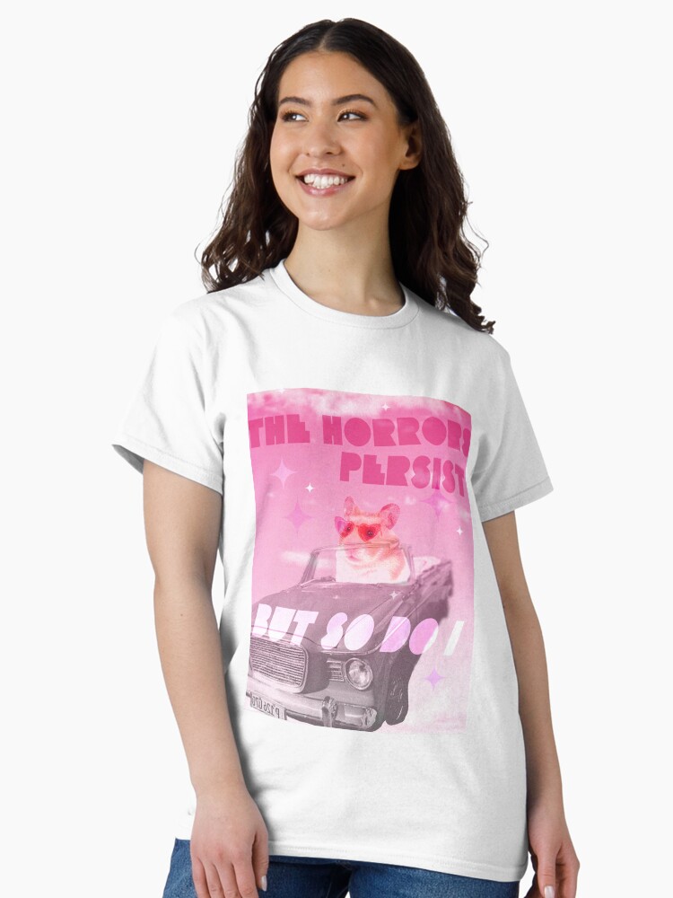 Imagen 2 de 7, Camiseta clásica con la obra Los horrores persisten pero yo también meme hámster., diseñada y vendida por caitlinkdesigns.