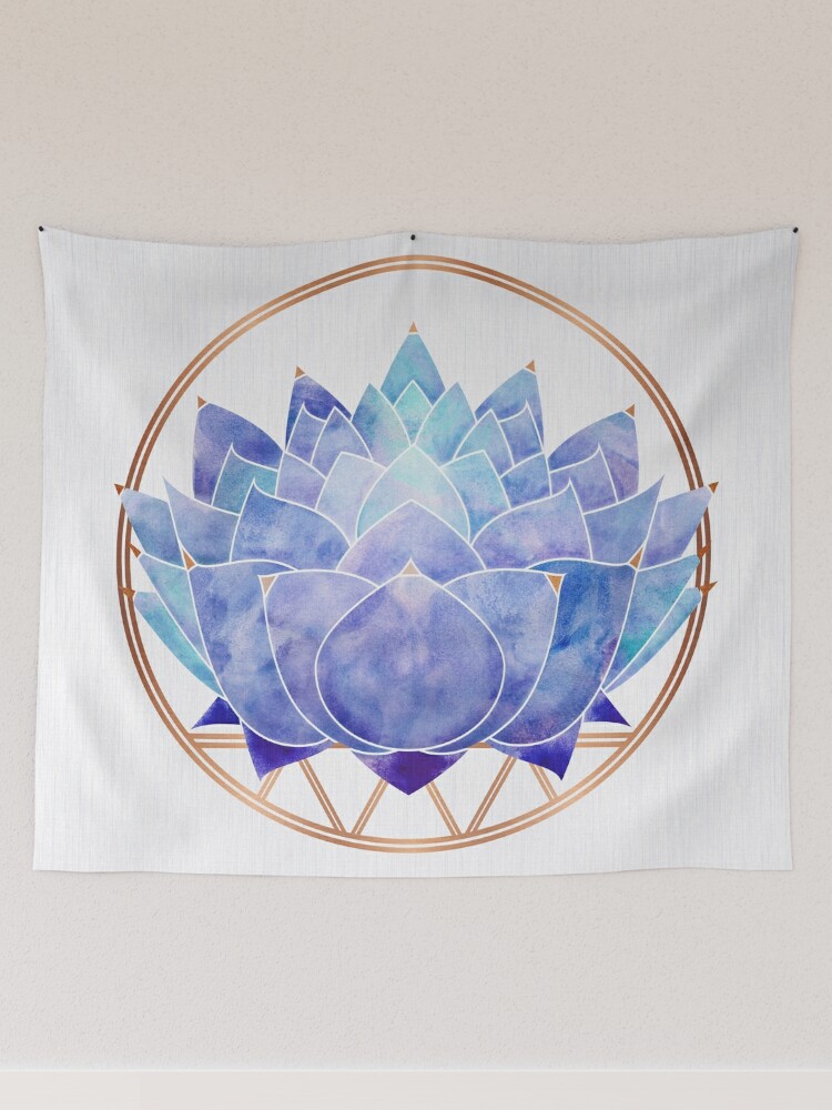 Tentures for Sale avec l'œuvre « Fleur de Lotus Zen Violet » de l'artiste  moderntropical