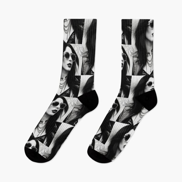 Artikelvorschau, Glamouröse Modekunst entworfen und verkauft von TheDarkWardrobe.