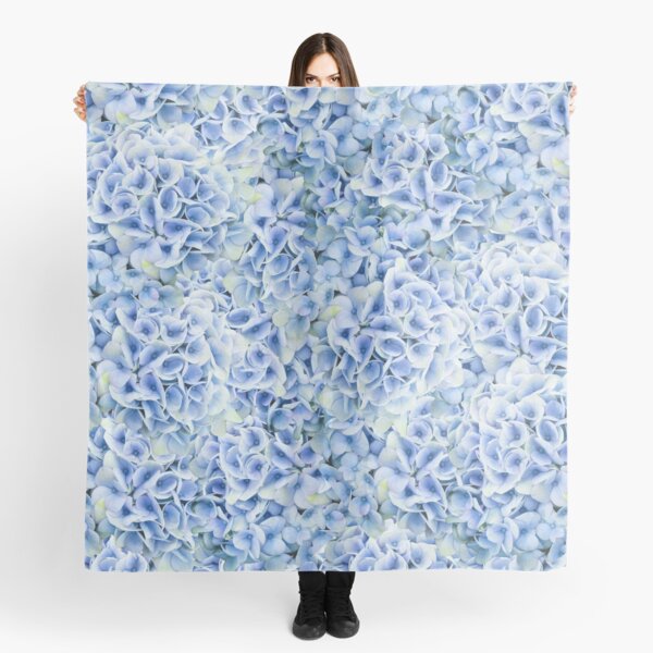 Aperçu de l'œuvre Hortensias - motif floral en bleu clair créée et vendue par MarionsArt.