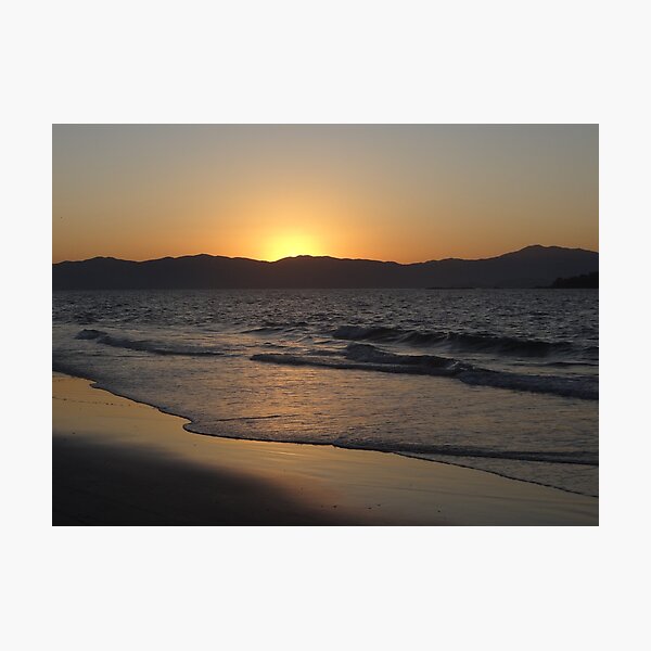 Artikel-Vorschau von Sonnenuntergang am Strand, designt und verkauft von HenryLt4.