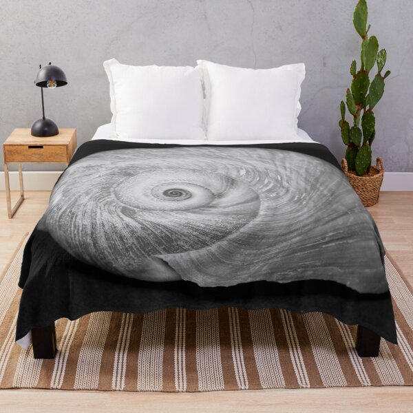 Artikelvorschau, Sea shell in monochrome entworfen und verkauft von Cblifeisgood.