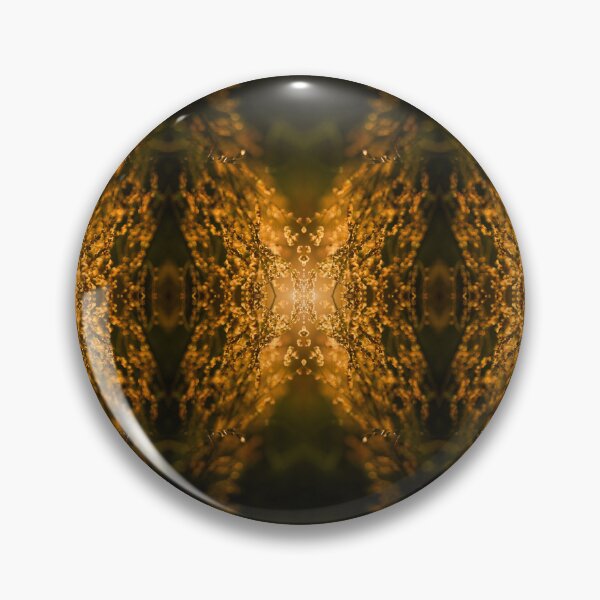 Artikelvorschau, Symmetrisches Muster des goldenen Schmetterlings entworfen und verkauft von WWArtCollection.