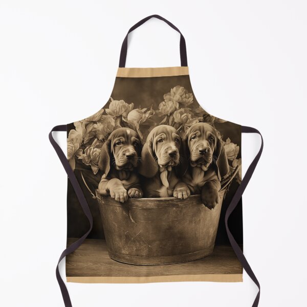 Aperçu de l'œuvre Photo vintage de chiots Bloodhound dans un panier avec des fleurs créée et vendue par Samuelsboro.