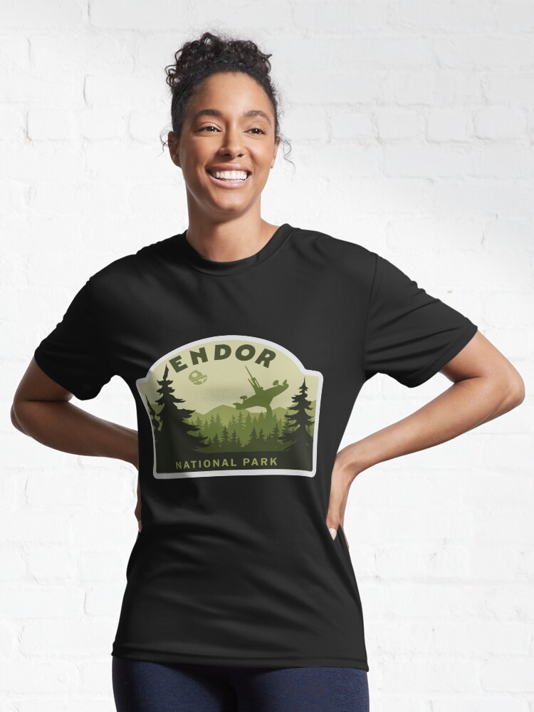 Imagen 6 de 7, Camiseta deportiva con la obra Parque Nacional Endor, diseñada y vendida por Hanneliza.