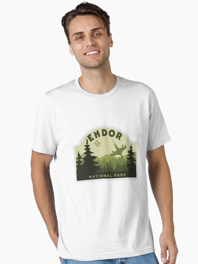 Imagen 1 de 7, Camiseta esencial con la obra Parque Nacional Endor, diseñada y vendida por Hanneliza.