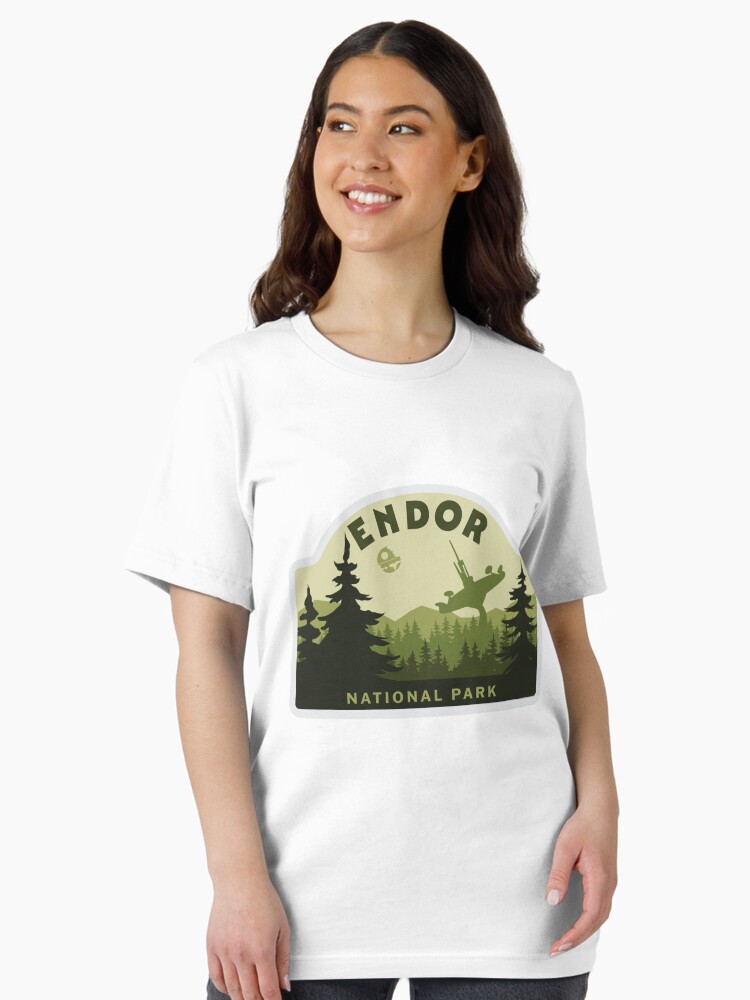 Imagen 2 de 7, Camiseta esencial con la obra Parque Nacional Endor, diseñada y vendida por Hanneliza.