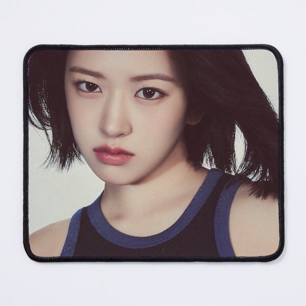 Aperçu de l'œuvre IVE YUJIN IVE ACCENDIO HEYA IVE Mine créée et vendue par Valereekmerch.