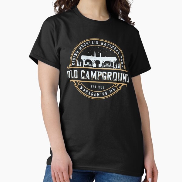 Vista previa del artículo con la obra «Old Campground - Cookshack - Wasagaming Marrón/Blanco», diseñado y vendido por OC-Shirts.