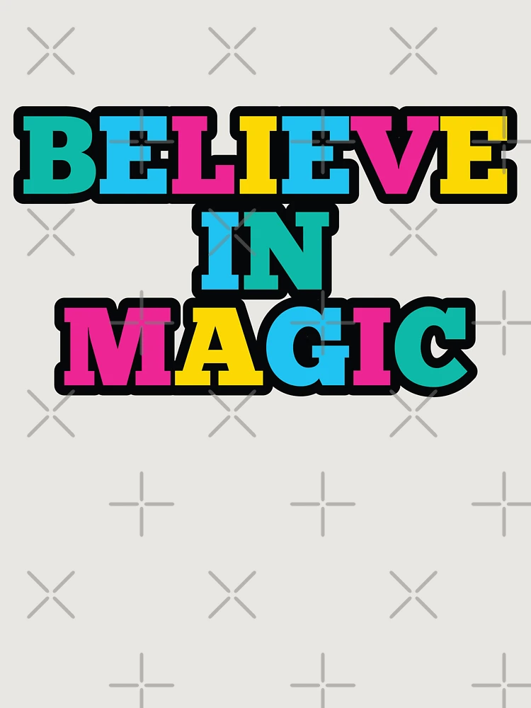 Aperçu 6 sur 6. Sweat à capuche oversize premium avec l'œuvre Believe in magic créée et vendue par DesignGoodStore.
