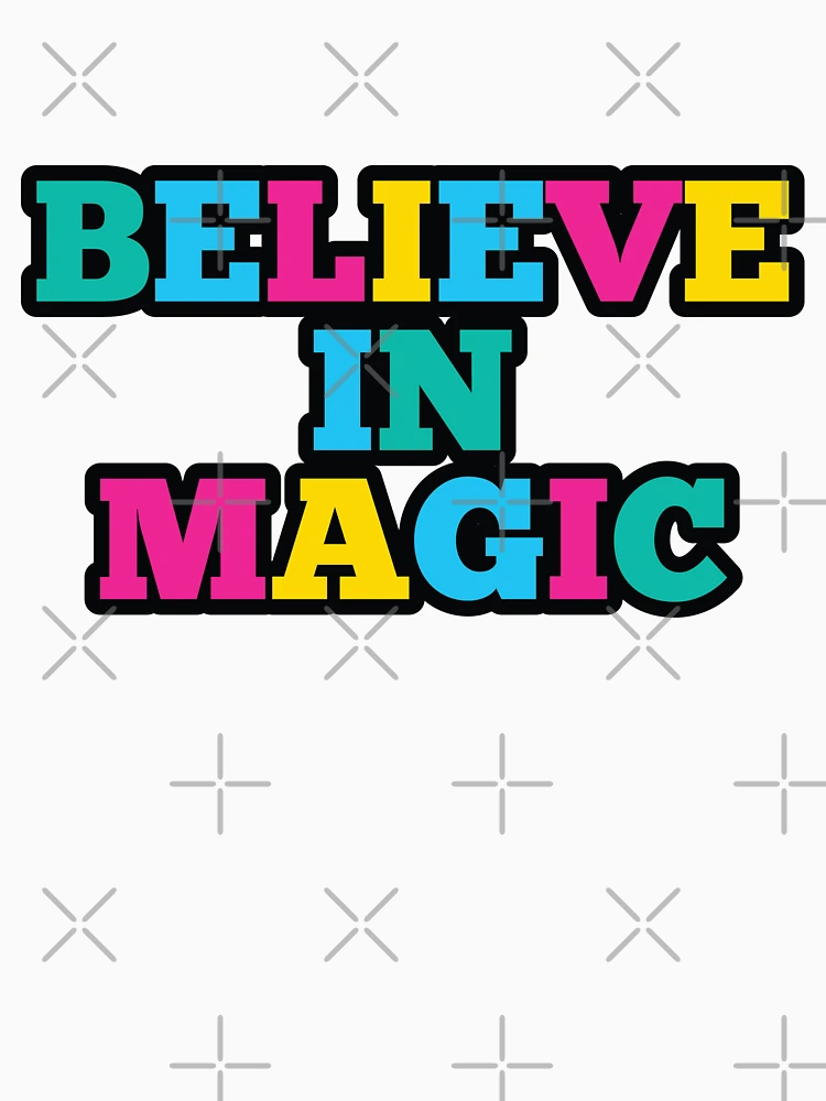 Aperçu 6 sur 6. Sweat à capuche épais avec l'œuvre Believe in magic créée et vendue par DesignGoodStore.
