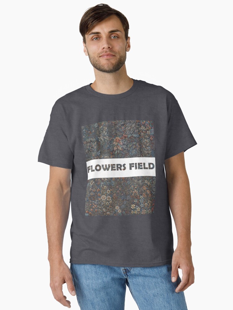 Aperçu 1 sur 7. T-shirt classique avec l'œuvre Flowers field 76 créée et vendue par oduchossoir.