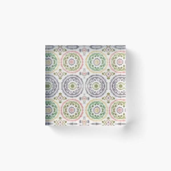 Aperçu de l'œuvre Ambiance orientale Suzani Blanc créée et vendue par Alessandro Remo Mazzoni Remotextiles.