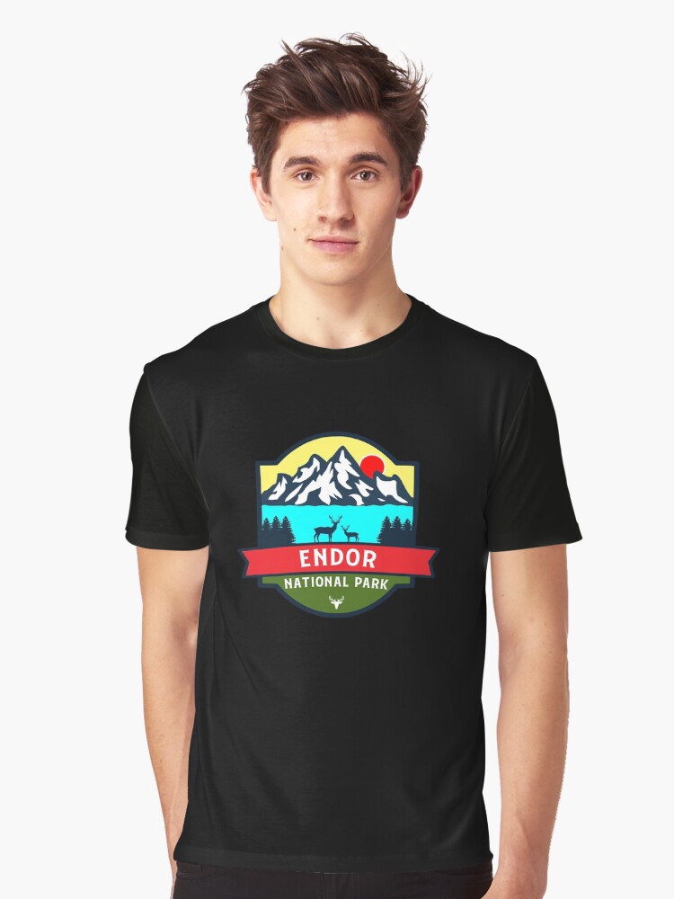 Imagen 1 de 5, Camiseta gráfica con la obra Parque Nacional Endor, diseñada y vendida por Nature-Book.