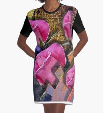 Rosen und Zahnrad. T-Shirt Kleid