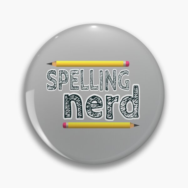 Artikelvorschau, Rechtschreib-Nerd. Lustiges Statement für stolze Liebhaber der richtigen Rechtschreibung. Gelbe Bleistifte mit schwarzen Buchstaben. (Grauer Hintergrund) entworfen und verkauft von ArtByLM.