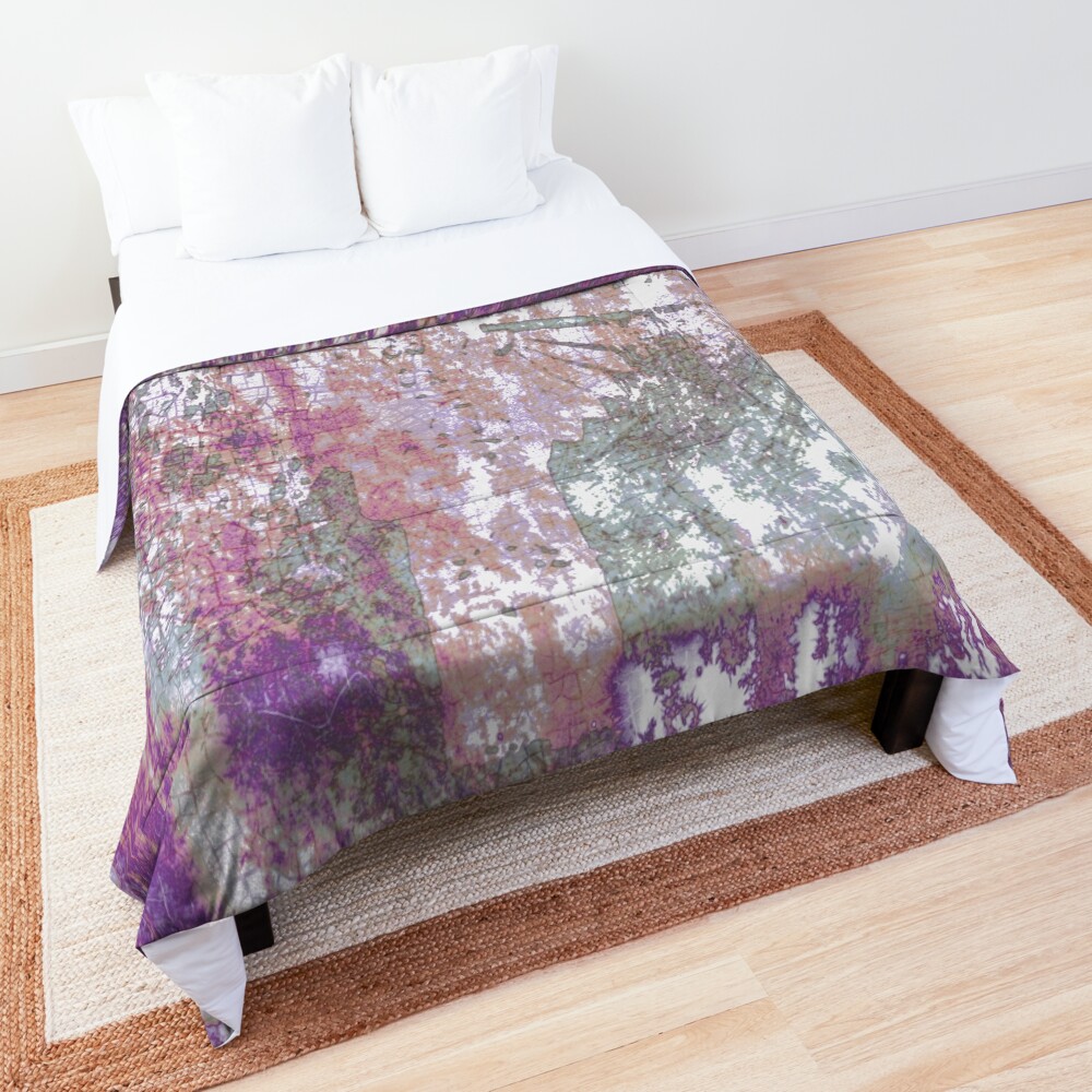 Mauve Grunge Crackle Comforter