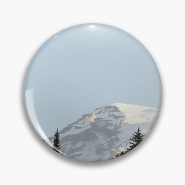 Aperçu de l'œuvre En route vers la montagne – Photographie du mont Rainier créée et vendue par Not So Dull Design.