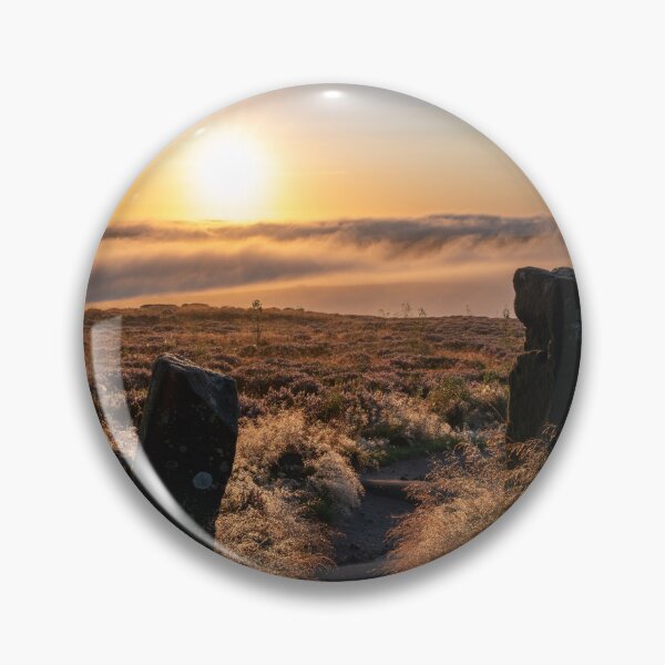 Artikelvorschau, Nebliger Sommersonnenaufgang im Staffordshire Peak District entworfen und verkauft von RobThorley.