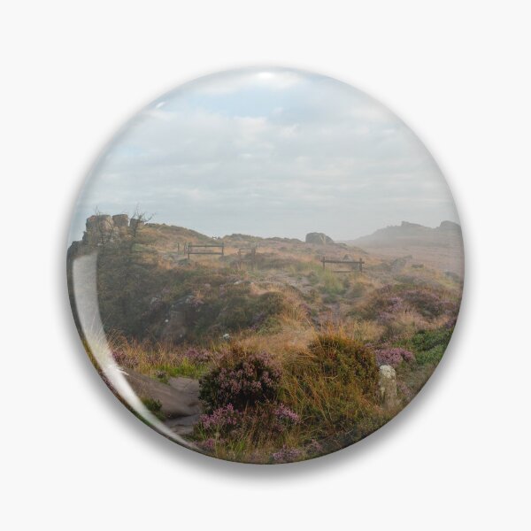 Artikelvorschau, Nebliger Sommersonnenaufgang im Staffordshire Peak District entworfen und verkauft von RobThorley.