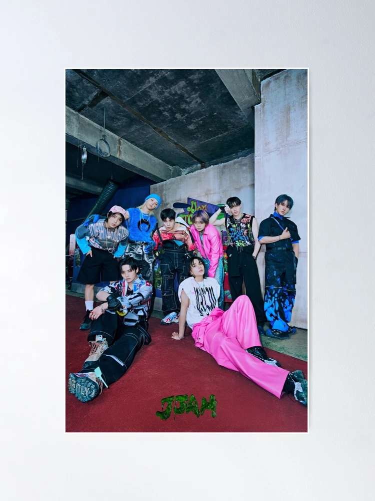 fposter,medium,wall_texture,