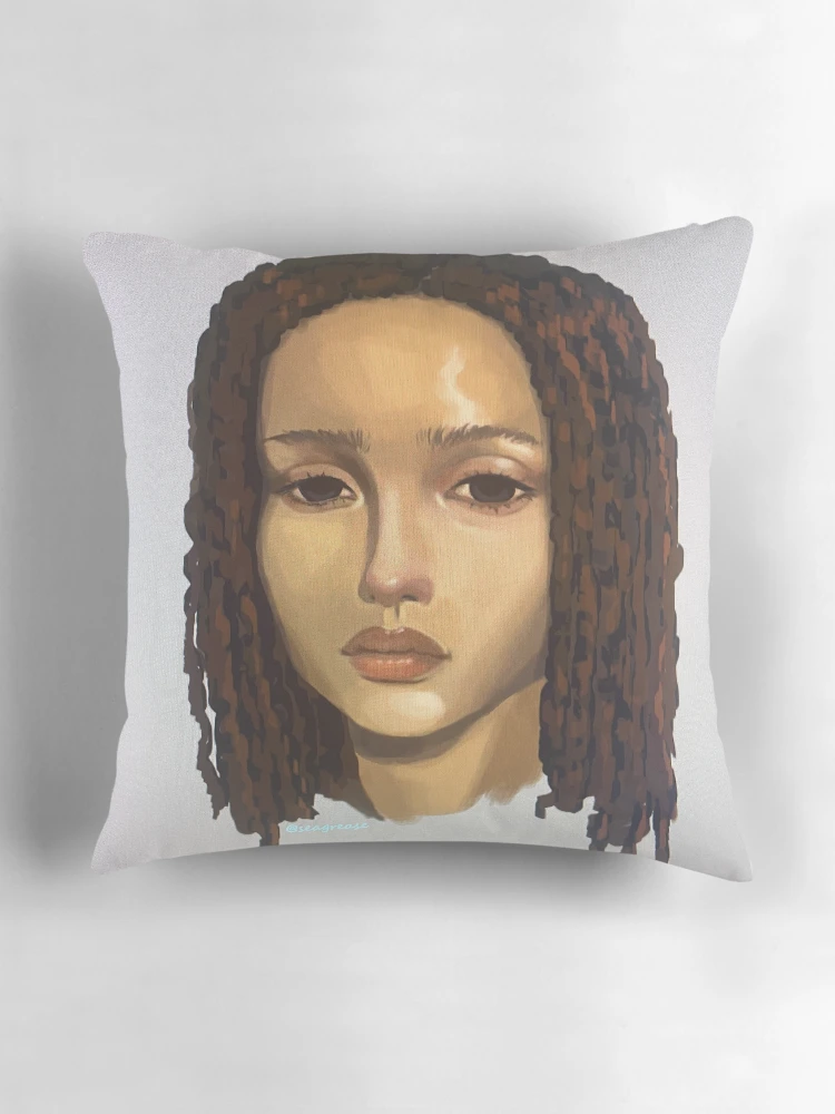 Aperçu 3 sur 4. Coussin avec l'œuvre Portrait numérique créée et vendue par seagrease.