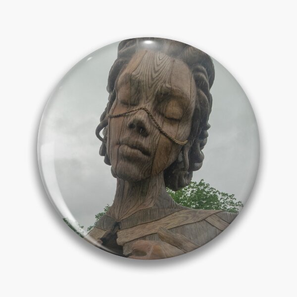 Artikelvorschau, Holzstatue im Morton Arboretum entworfen und verkauft von Brody McCauley.