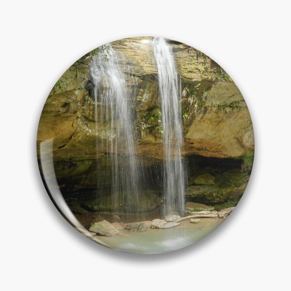 Artikelvorschau, Borks Falls im Ferne Clyffe Park, Süd-Illinois entworfen und verkauft von Brody McCauley.