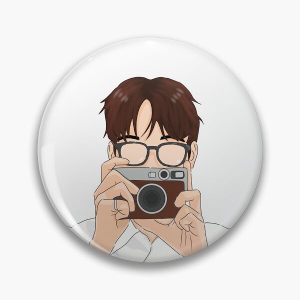 Artikelvorschau, Seventeen Wonwoo hält eine Digitalkamera entworfen und verkauft von ShinArtDesign.