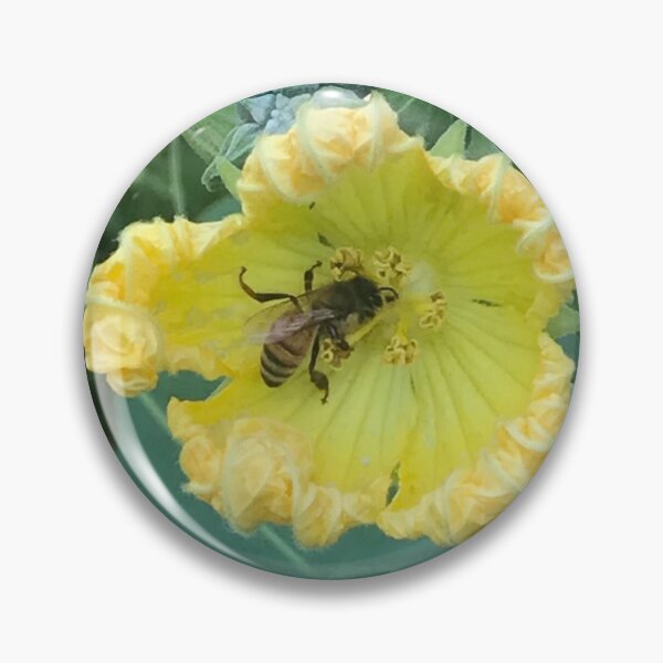 Artikelvorschau, Bee a Squash Pollinator entworfen und verkauft von SaltyMonster.