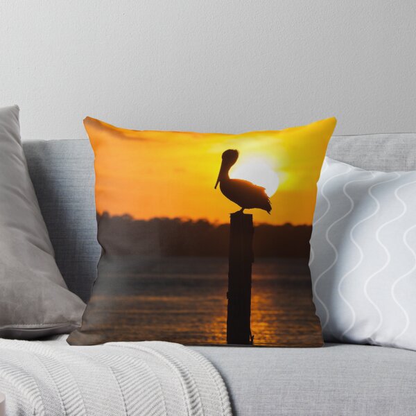 Artikelvorschau, Pelikan-Silhouette bei Sonnenuntergang entworfen und verkauft von Joshua McDonough.