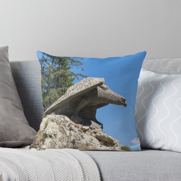 Artikelvorschau, Adlerstatue auf einem Berggipfel entworfen und verkauft von Georgia Mizuleva.