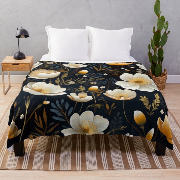 Artikelvorschau, Goldene florale Eleganz entworfen und verkauft von KaladynDesigns.