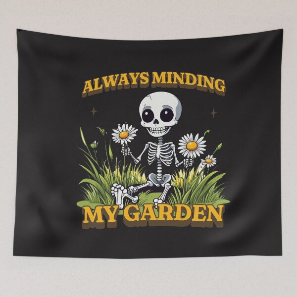Artikelvorschau, immer auf meinen Garten achten, lustiges Gartenskelett mit Gänseblümchen entworfen und verkauft von MissGraphicTees.
