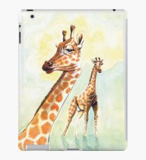 Neugierige Giraffe mit einem snobbish Blick iPad-Hülle & Skin