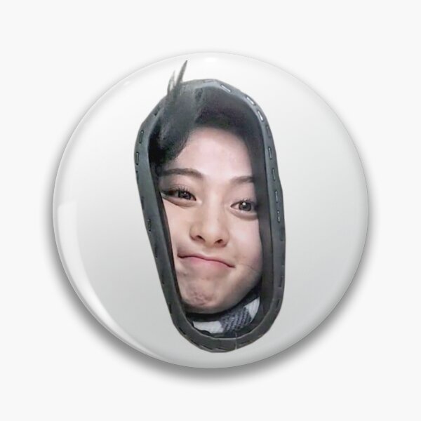 Artikelvorschau, Yunjin LE SSERAFIM Verrücktes Meme-Gesicht entworfen und verkauft von xiaotingfae.