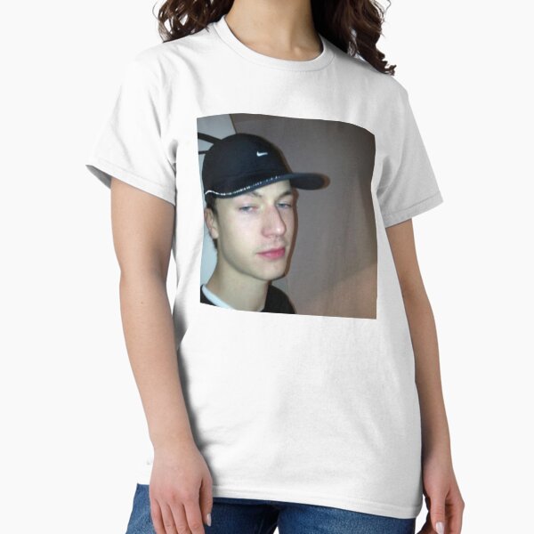 Vista previa del artículo con la obra «Bladee», diseñado y vendido por brujo69.
