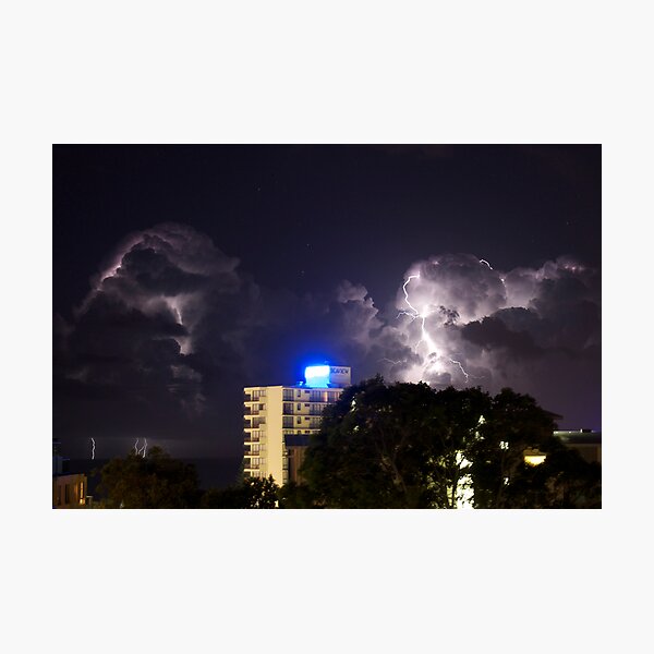 Aperçu de l'œuvre Mooloolaba Storm - 1 créée et vendue par Newsworthy.