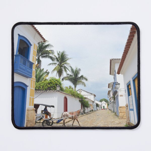 Artikelvorschau, Straße mit einer Kutsche in Paraty, Brasilien. entworfen und verkauft von Tom Wurl.
