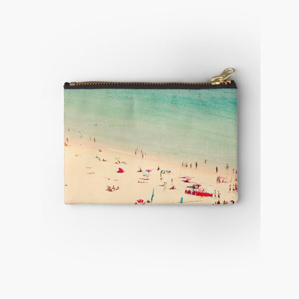 Artikelvorschau, Aerial Beach Print - Ozean - Retro überfüllter Strand - See- und Reisefotografie entworfen und verkauft von Ingrid Beddoes Photography.