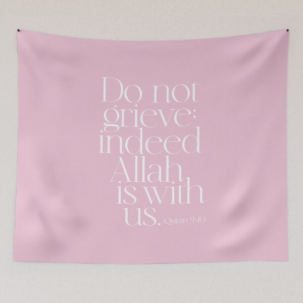 Artikelvorschau, Koranvers: „Sei nicht traurig, wahrlich, Allah ist mit uns.“ Dies ist die Farbe PINK entworfen und verkauft von ZamZamDesign.