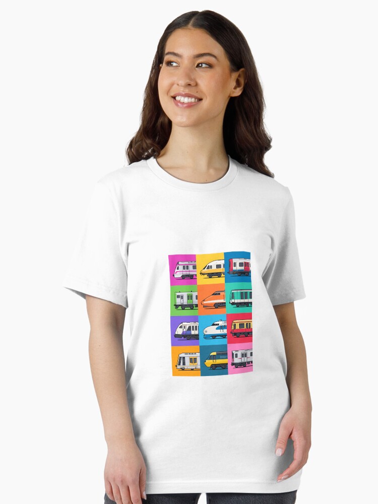 Imagen 2 de 7, Camiseta esencial con la obra Patrón de cuadrícula de trenes mundiales, diseñada y vendida por VoodooCircus.