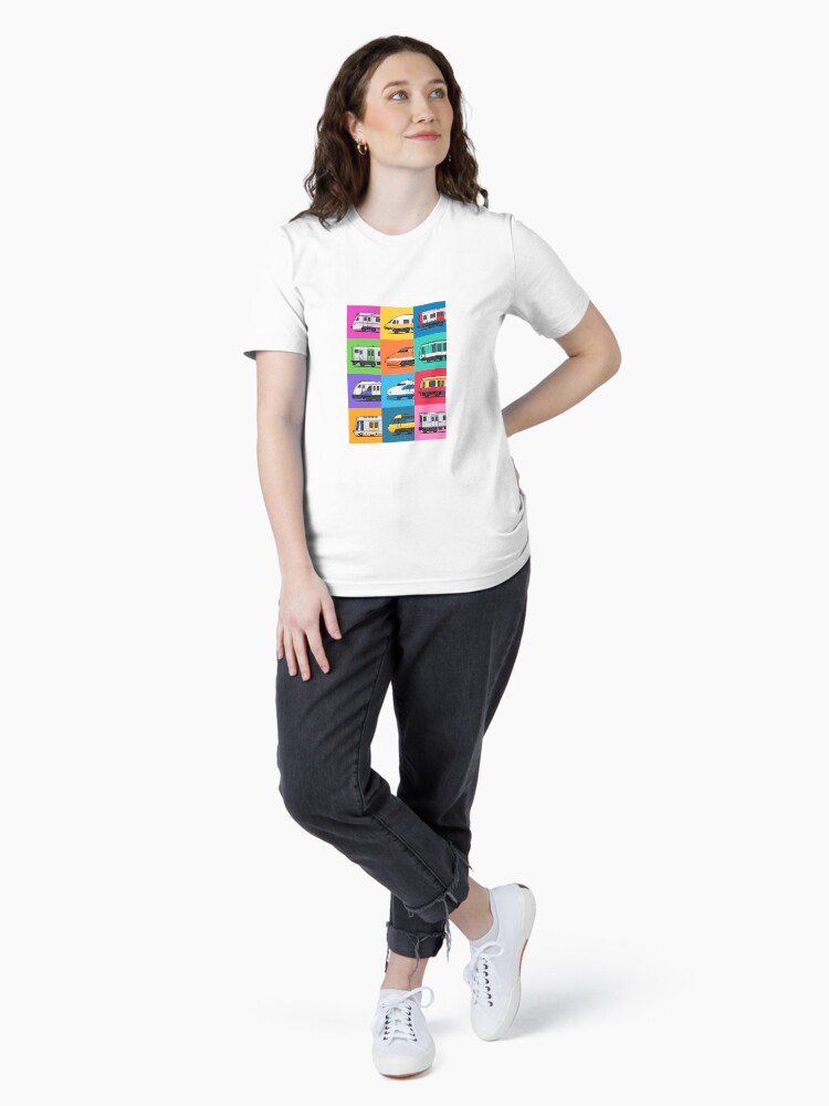 Imagen 4 de 7, Camiseta esencial con la obra Patrón de cuadrícula de trenes mundiales, diseñada y vendida por VoodooCircus.
