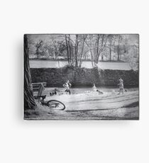 "Enfants jouant au bord de l'eau" Metal Print