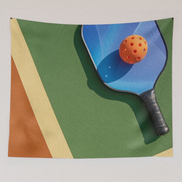 Artikelvorschau, Pickleball-Schläger auf dem Platz Minimalismus entworfen und verkauft von OutofFocusShop.
