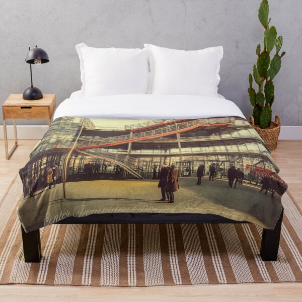 Aperçu de l'œuvre Un design inspiré du Centre Pompidou pour rehausser votre espace avec cette image classique créée et vendue par WanderLustNook.