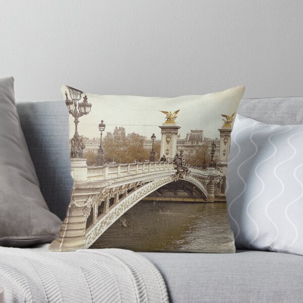 Artikelvorschau, Darstellung der Brücke Pont Alexandre III in Paris, Frankreich: Drucke, Kleidung, Souvenirs entworfen und verkauft von WanderLustNook.
