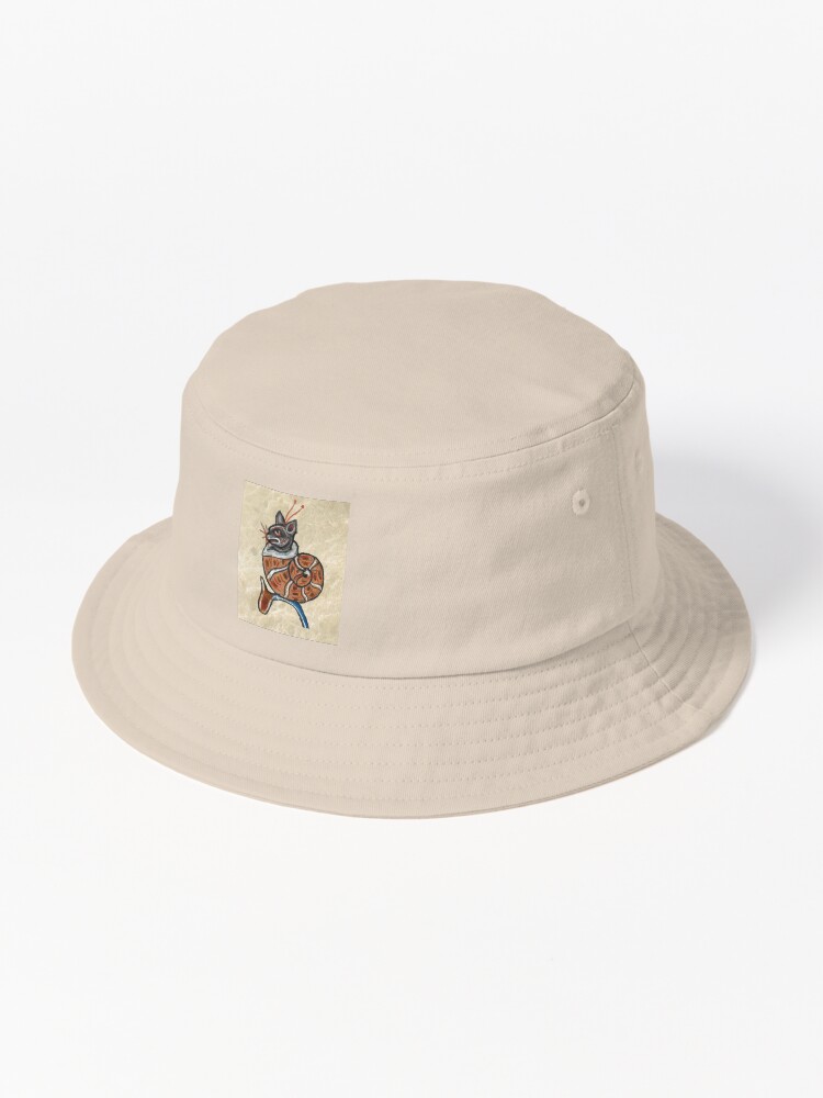 Imagen 1 de 6, Gorro de pescador con la obra Meme De Criatura Medieval, diseñada y vendida por VintageManiac.